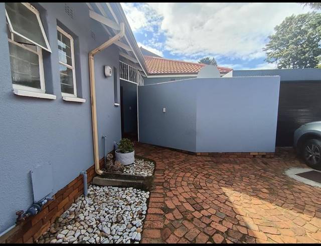 2 BEDROOM TOWNHOUSE FOR SALE IN WYCHWOOD